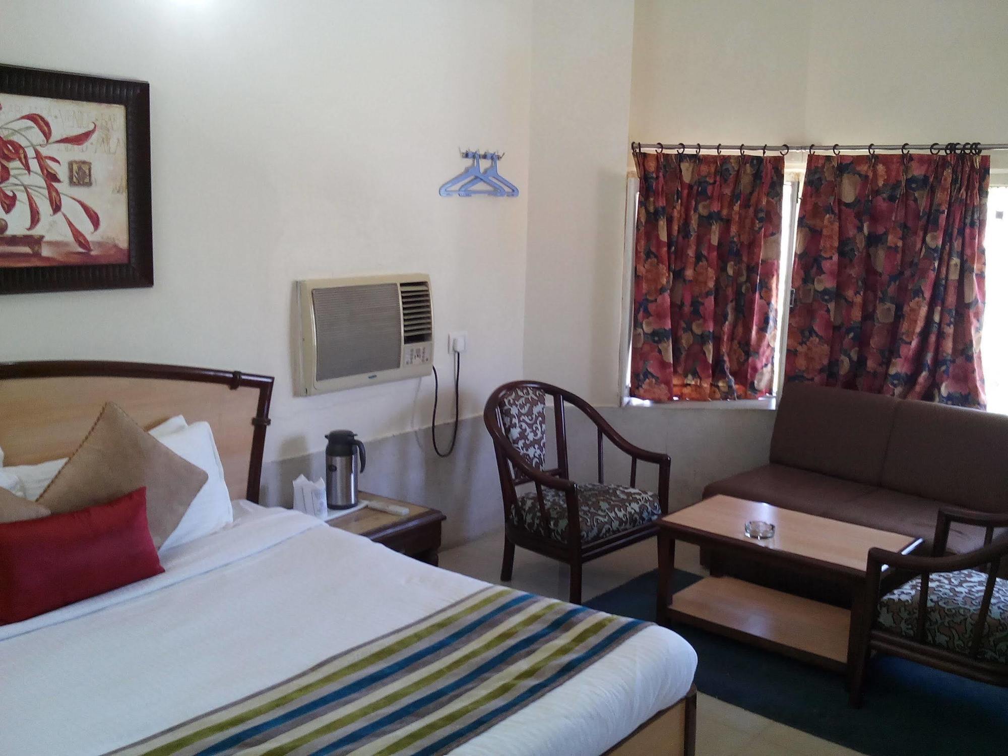 Hotel Karnavati Mount Abu Exterior photo
